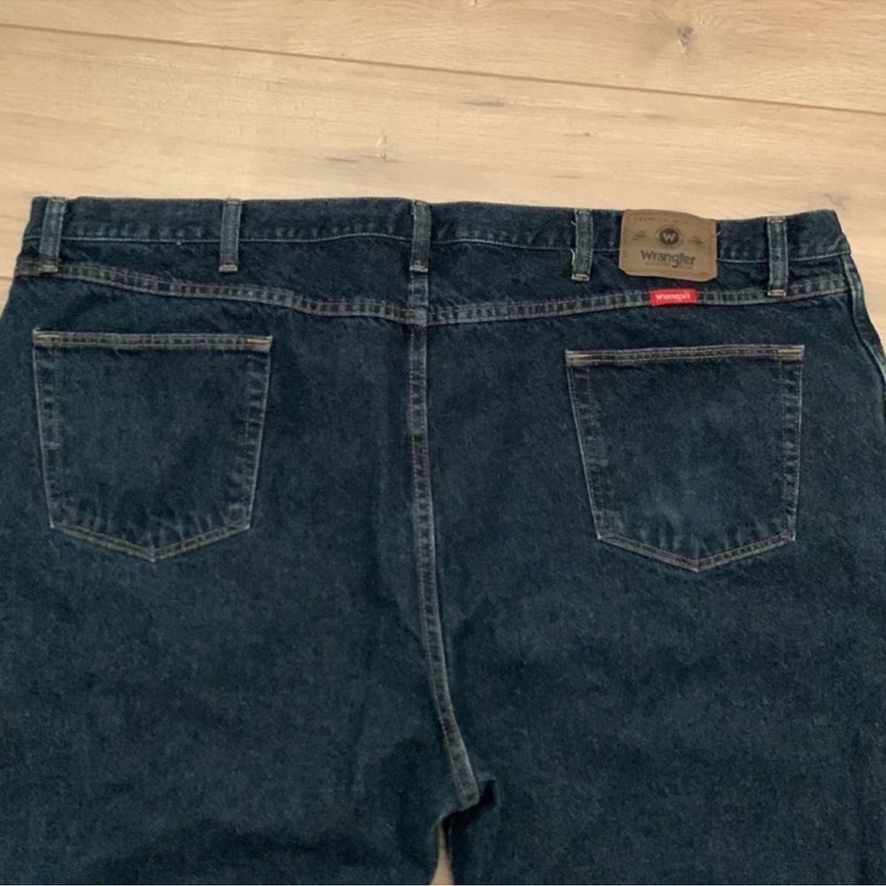 Wrangler Men's Dark Blue Relaxed Fit Jeans - Picture 4 of 10